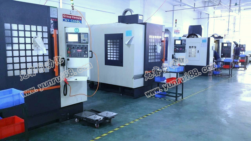 五爪鉗夾具打開和關閉PET模具的效果